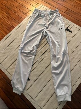Oakley Light Silver Athletic Joggers size small